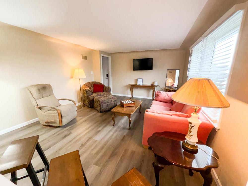 4 Bed, 2 Bath, Upper Flat